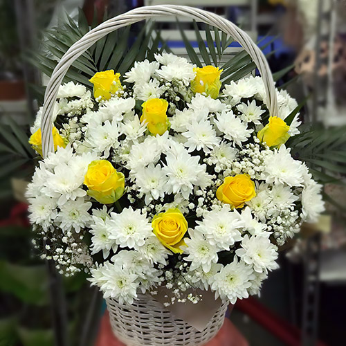 Фото товара Корзина "Белые хризантемы, жёлтые розы" в Белгород-Днестровском