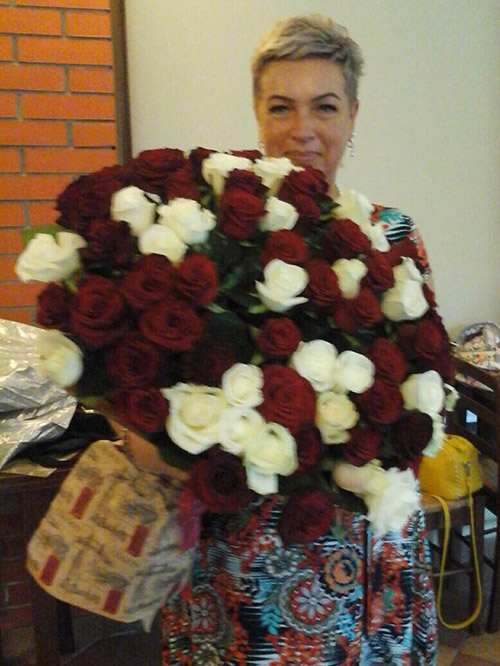 101 красная и белая роза фото в Белгород-Днестровском букета