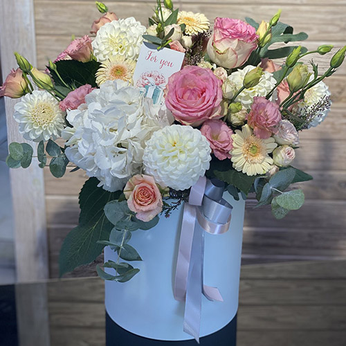 цветы и подарки к новому году в категории Шляпные коробки | «Букетик Белгород»